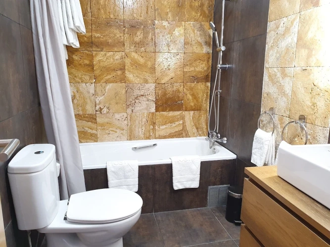 2 Bedrooms Cottage
