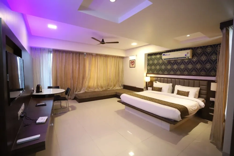 Platinum Family room