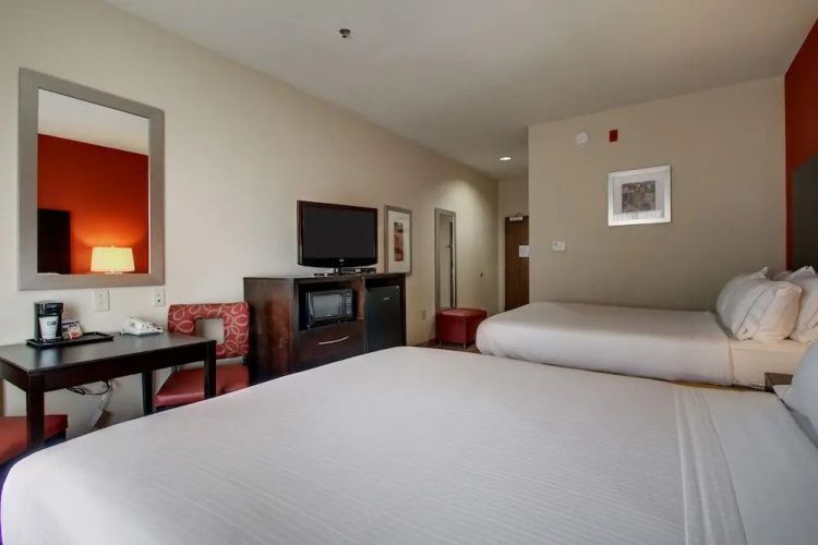 Holiday Inn Express Winona North