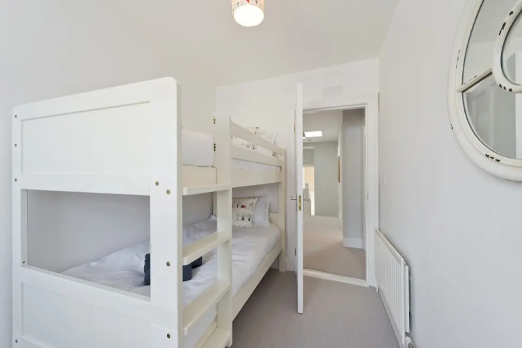 Sweet Inn - Gorgeous Howth II
