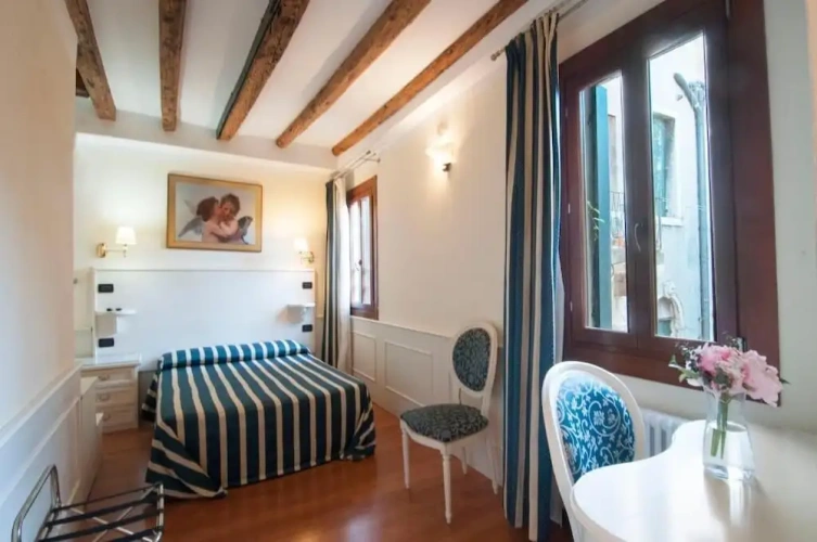 Classic room with city view