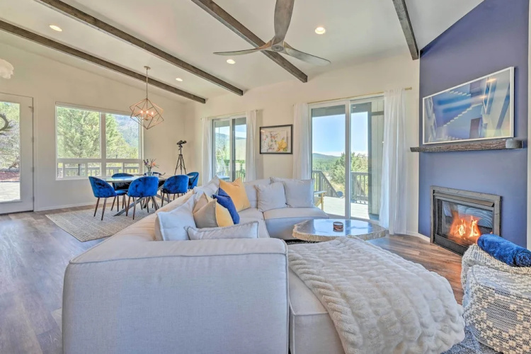 Mtn Views & Gas Fire Pit: Luxe Pine Escape!