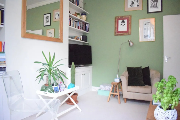 Spacious 1 Bedroom Victorian Apartment