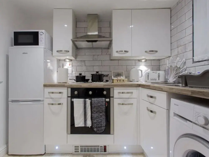 Shaftesbury Apartment