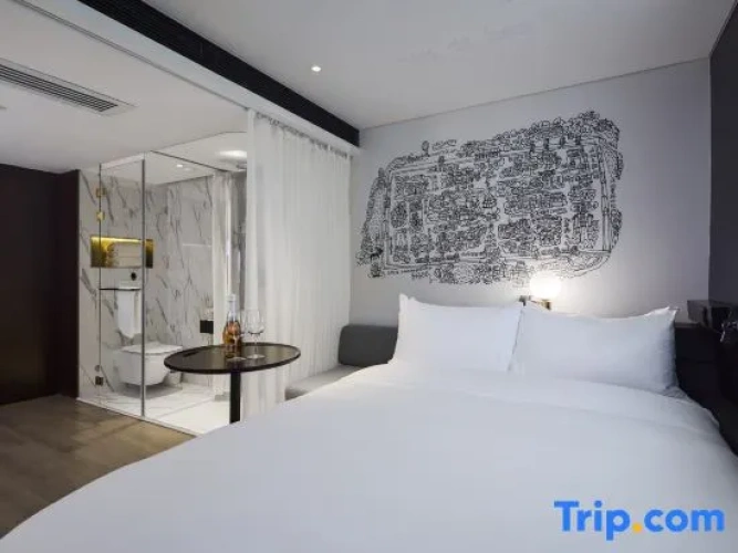 Standard Double room with city view