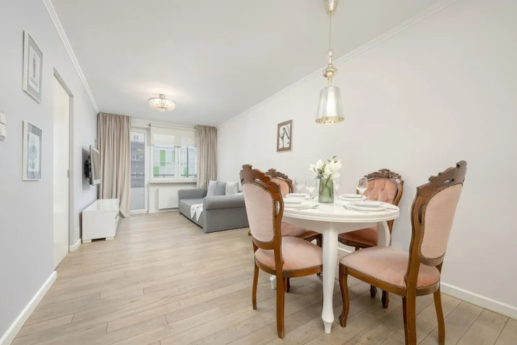 Central Warsaw Apartment by Renters