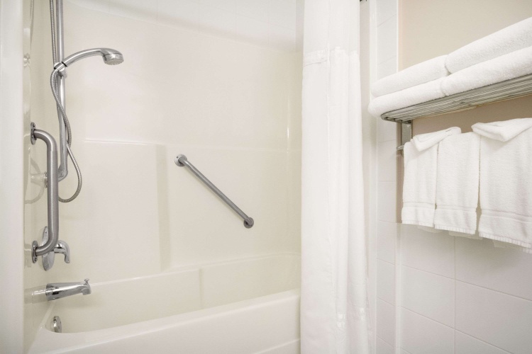 Days Inn & Suites by Wyndham Langley photo 9