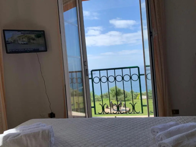 Villa Crevari by Holiday World