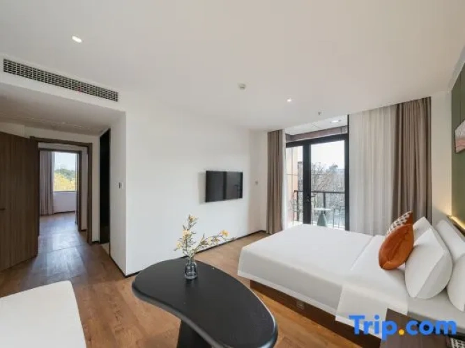Suite with garden view