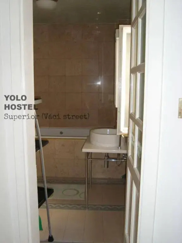 Yolo Hostel