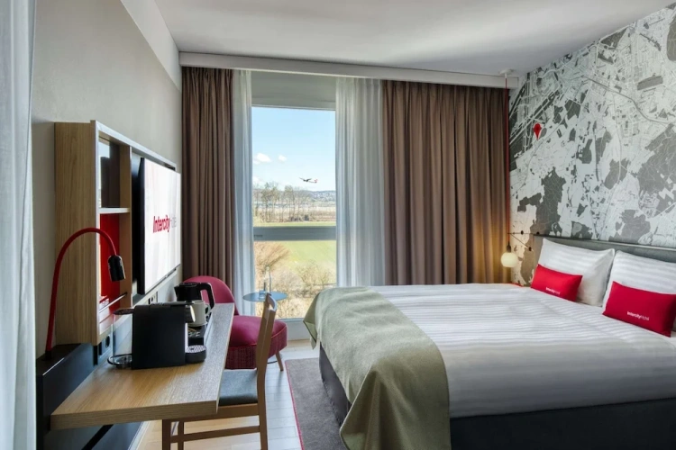 Superior Double room with airport view