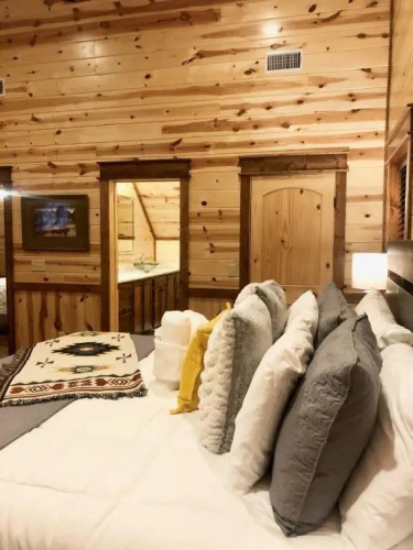Stone Mountain Lodge 5000sqft 6 Bed Game Room Pool Table Hot Tub