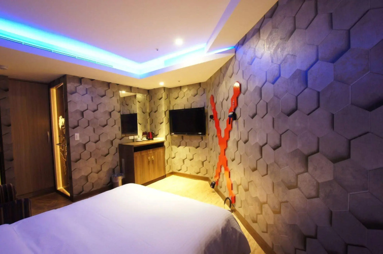 Colors Infinity Inn