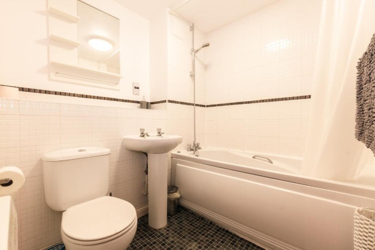 3 Bedrooms Apartment