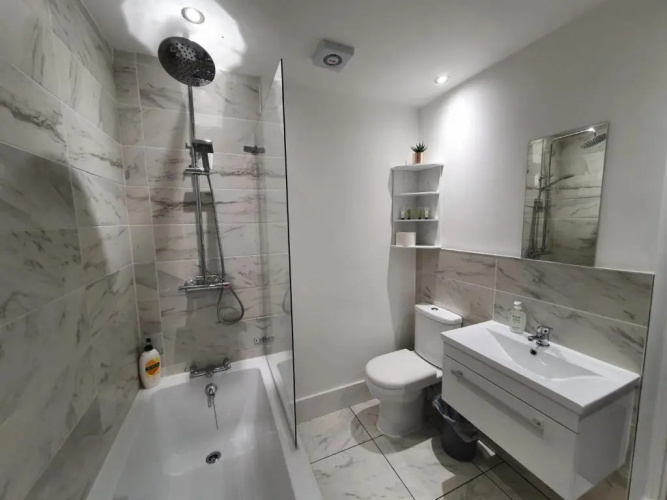 Riverdale House(4 Bedrooms) Serviced Accommodation