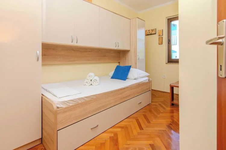 Holiday home Suric