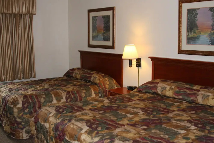 Gladstone Inn & Suites