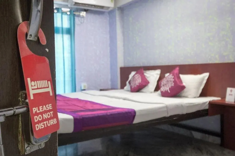 Om Regency By OYO Rooms