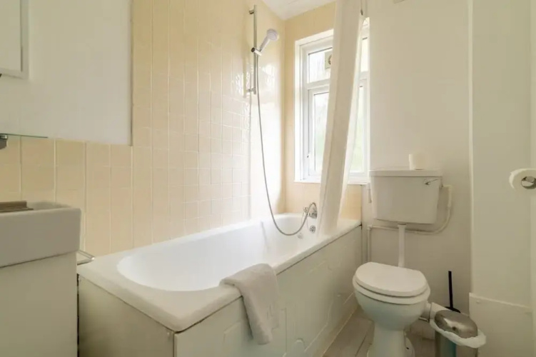 Charming One Bed Abode In East Putney