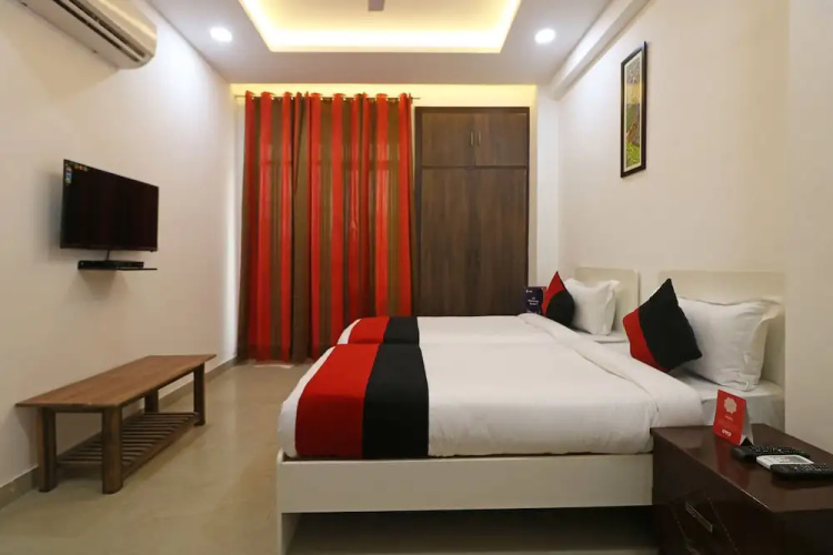 Hotels Petals Inn