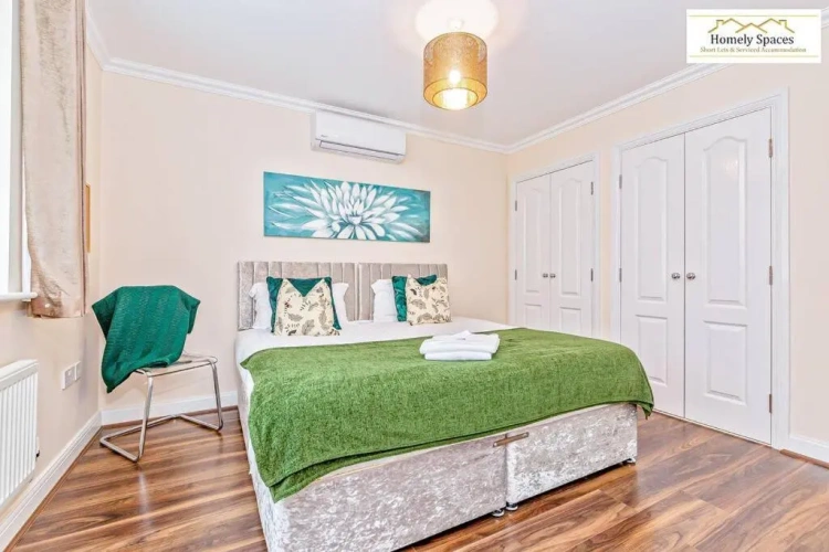 5 Bedrooms Cottage