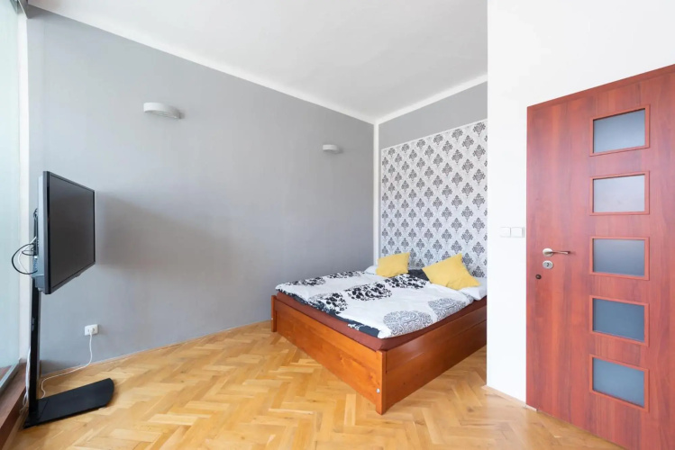 Modern apartment few steps from centre
