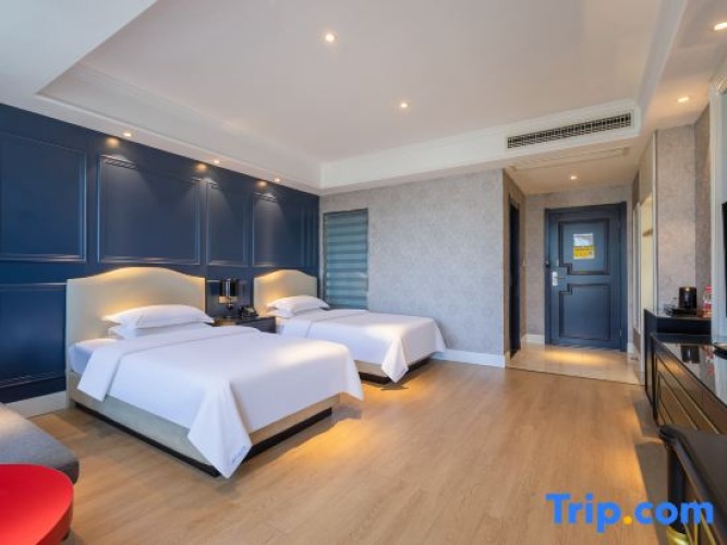 Standard Double room with lake view