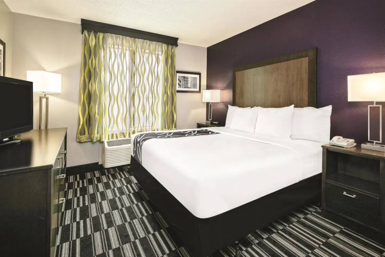 La Quinta Inn and Suites Woodlands South
