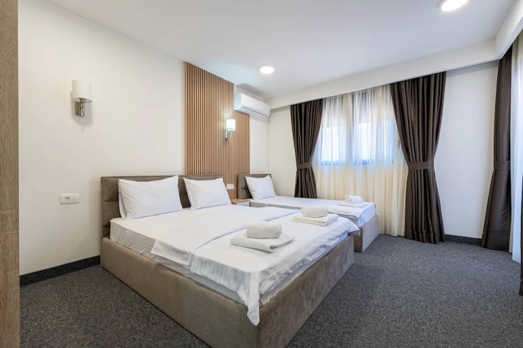 Rooftop Apartments & Rooms