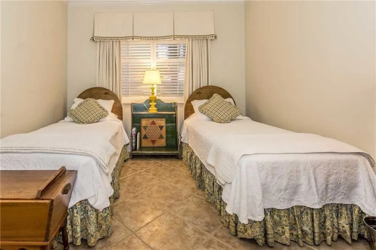 Romar 103A - 3 Br condo by RedAwning