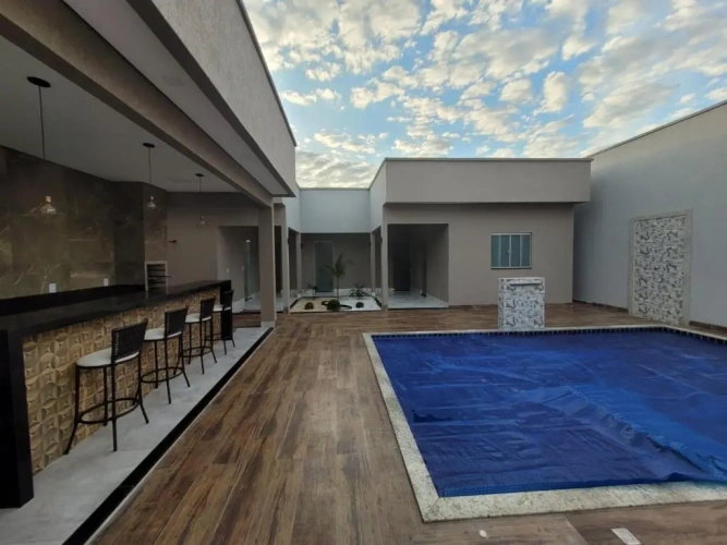 5 Bedrooms Cottage