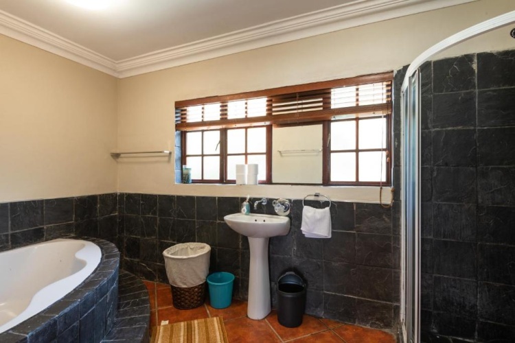 4 Bedrooms Cottage