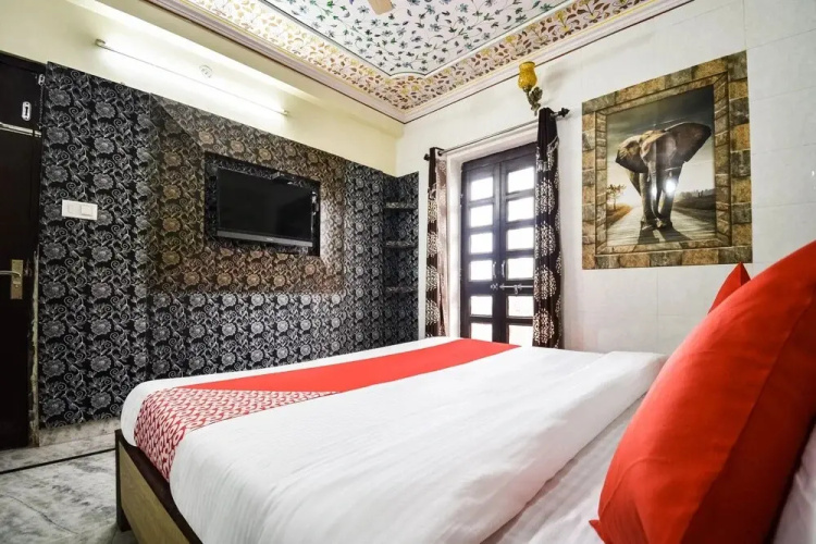 Kesar Palace by OYO Rooms