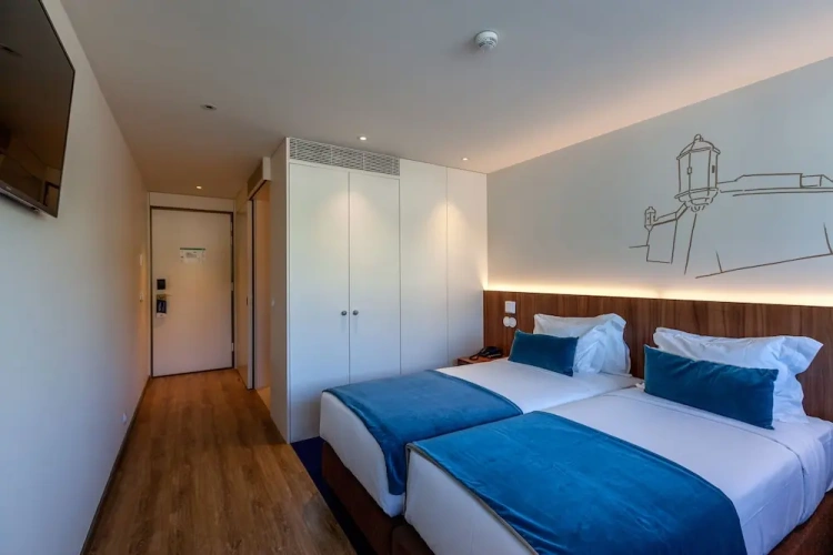 Standard Twin room with balcony