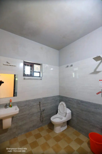 SILVERY MOON Resort