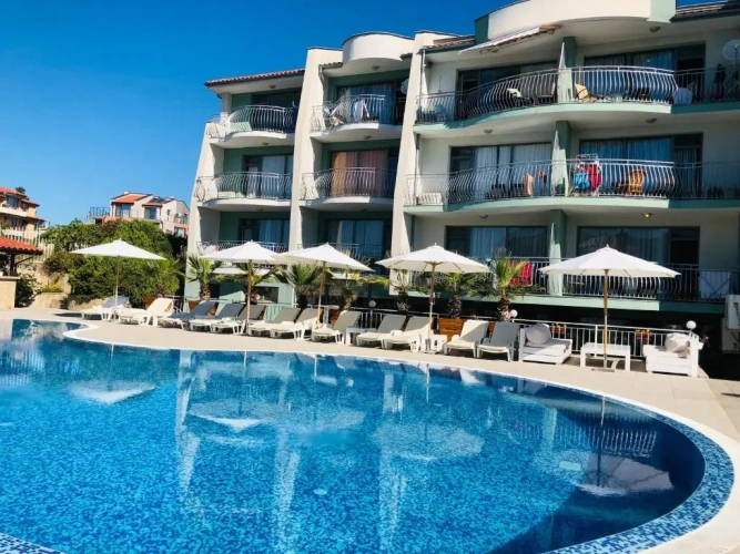 1 Bedroom Apartment with sea view