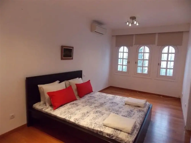 3 Bedrooms Cottage with balcony