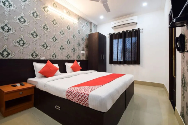 OYO 28143 Hotel Abhinam