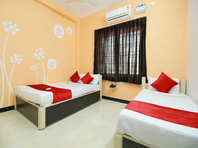 OYO 10835 Hotel Sri Sant