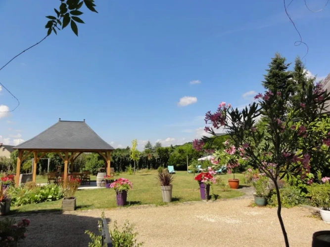 Standard Triple room with garden view