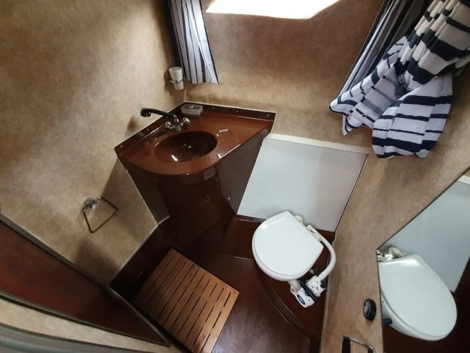Houseboat Lynx