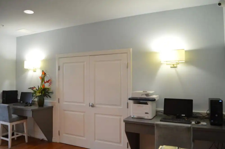 Harborside Suites at Little Harbor