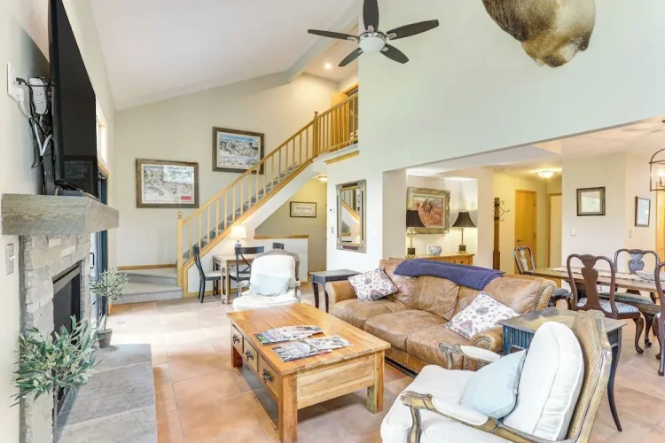 4 Bedrooms Apartment