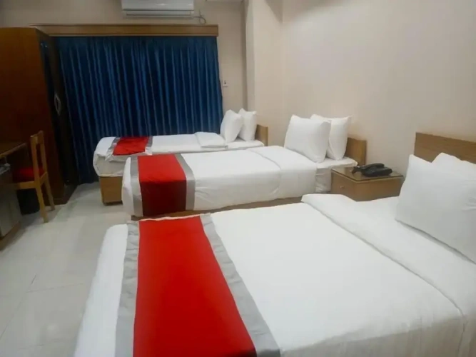 Deluxe Triple room with city view