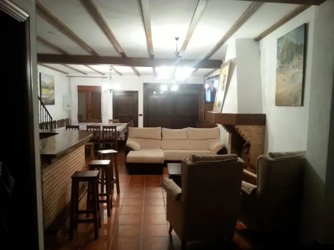 4 Bedrooms Cottage