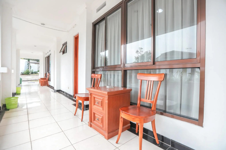 Hotel Lurus
