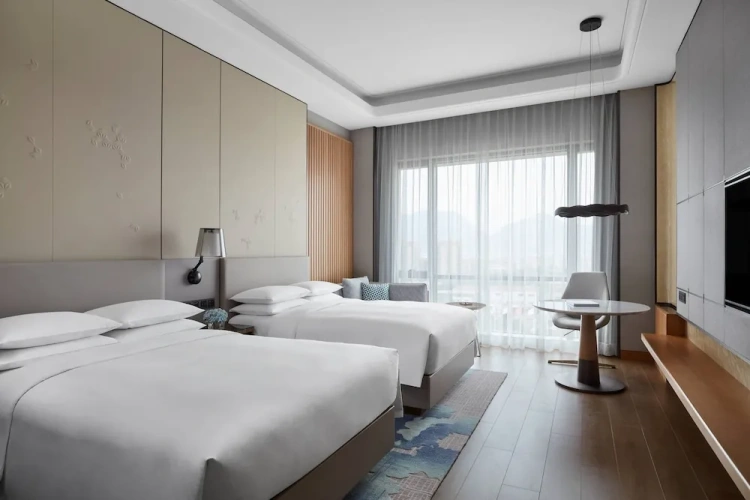 Standard Quadruple Club room