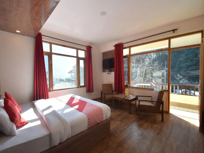 OYO 11552 Hotel Rising Star