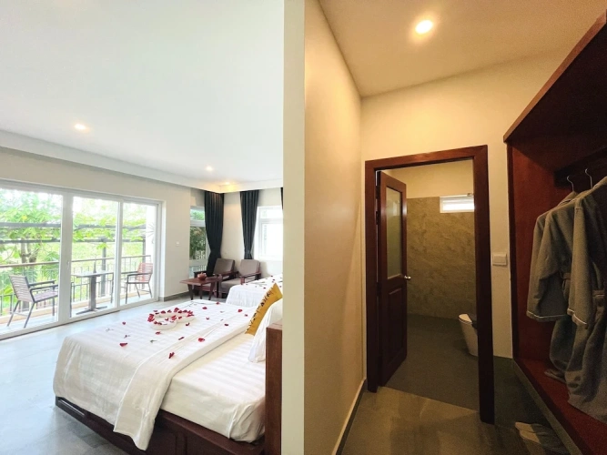 Deluxe Family room with balcony