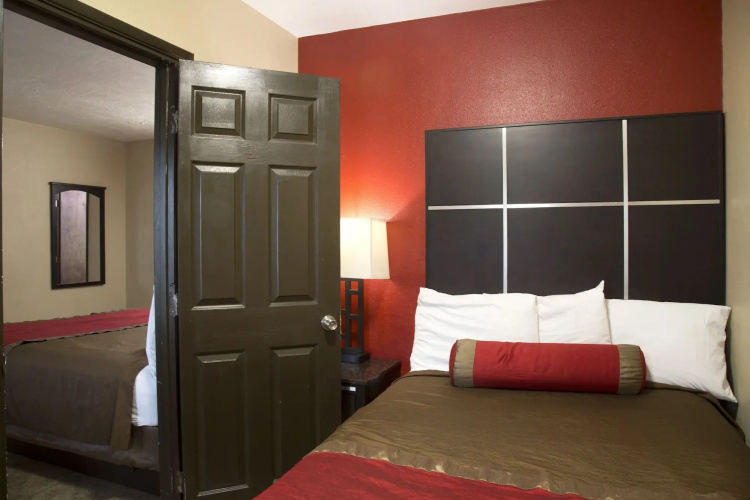 Harbor Inn and Suites Oceanside